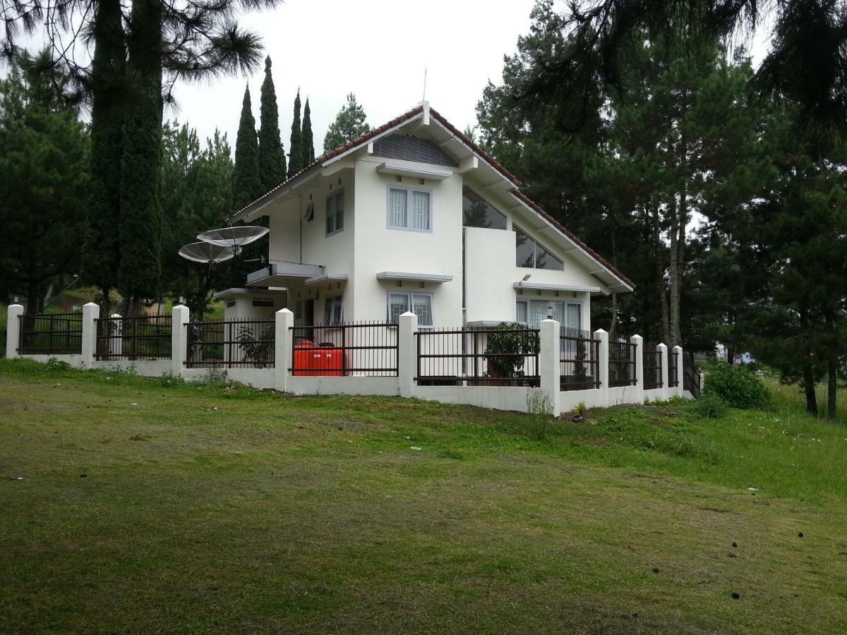 Villa 5Cemara Lembang Exterior foto